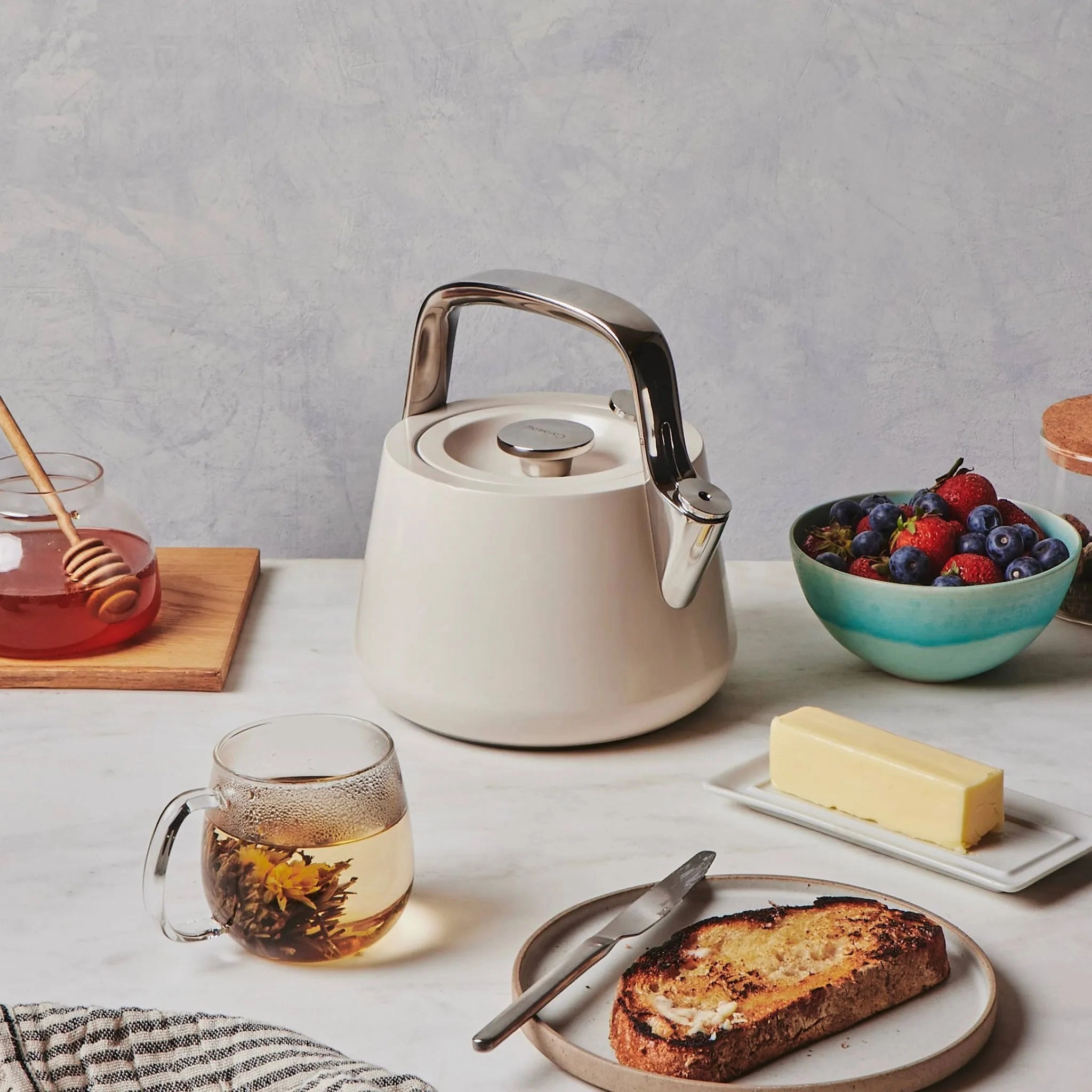 64oz Whistling Tea Kettle Cream