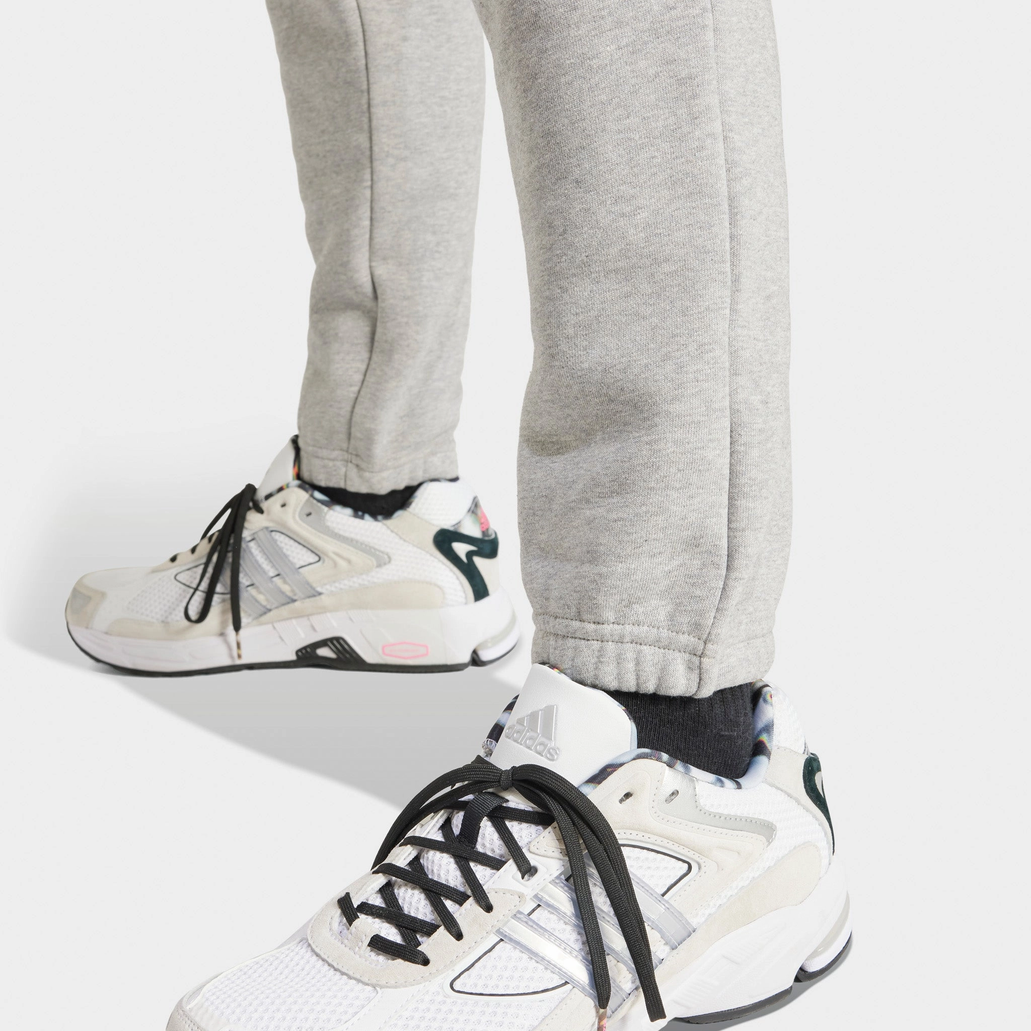 adidas Essentials Sweatpants / Medium Grey Heather