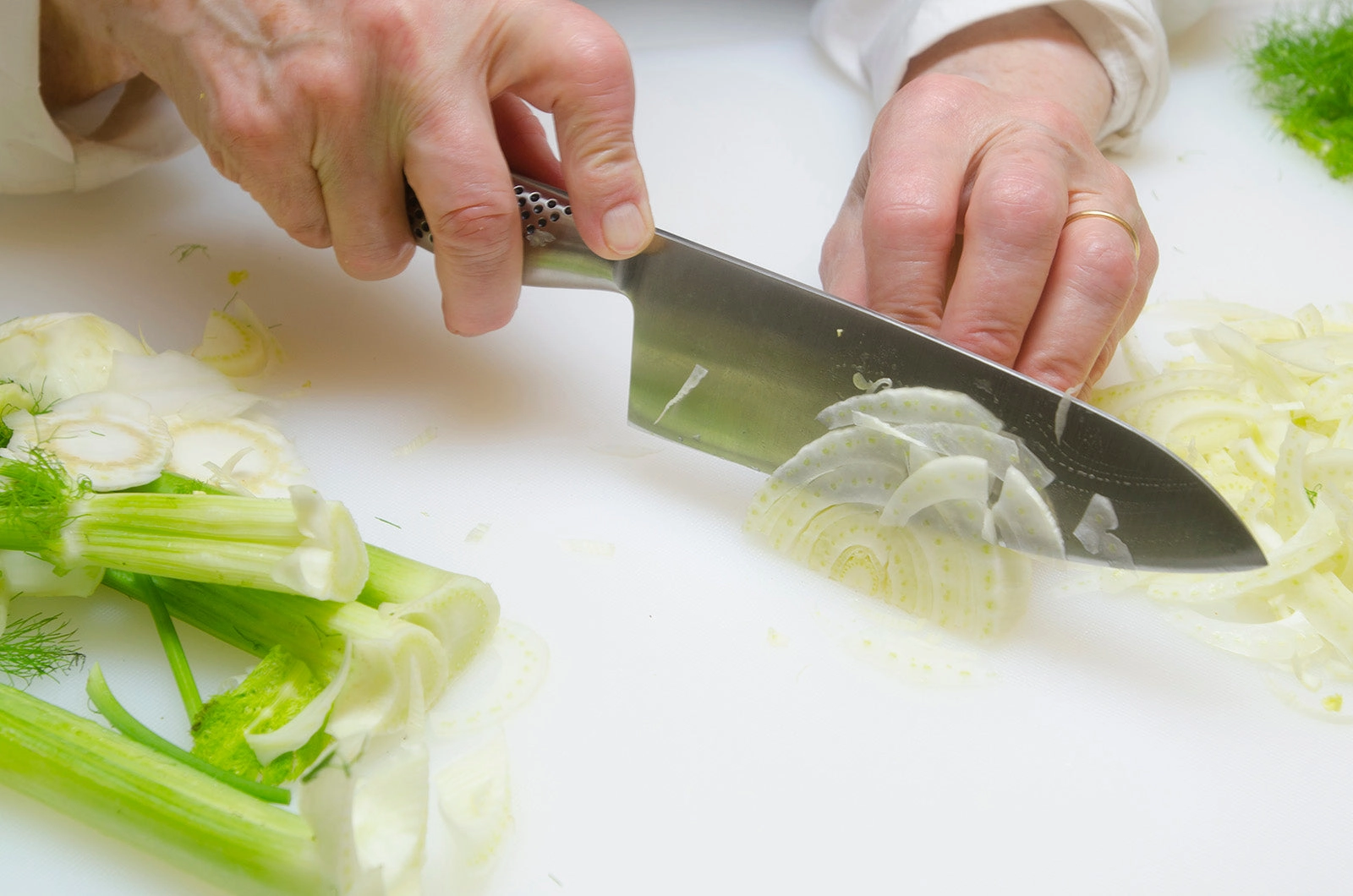 Global 10-1/2-Inch Flexible Ham & Salmon Slicer