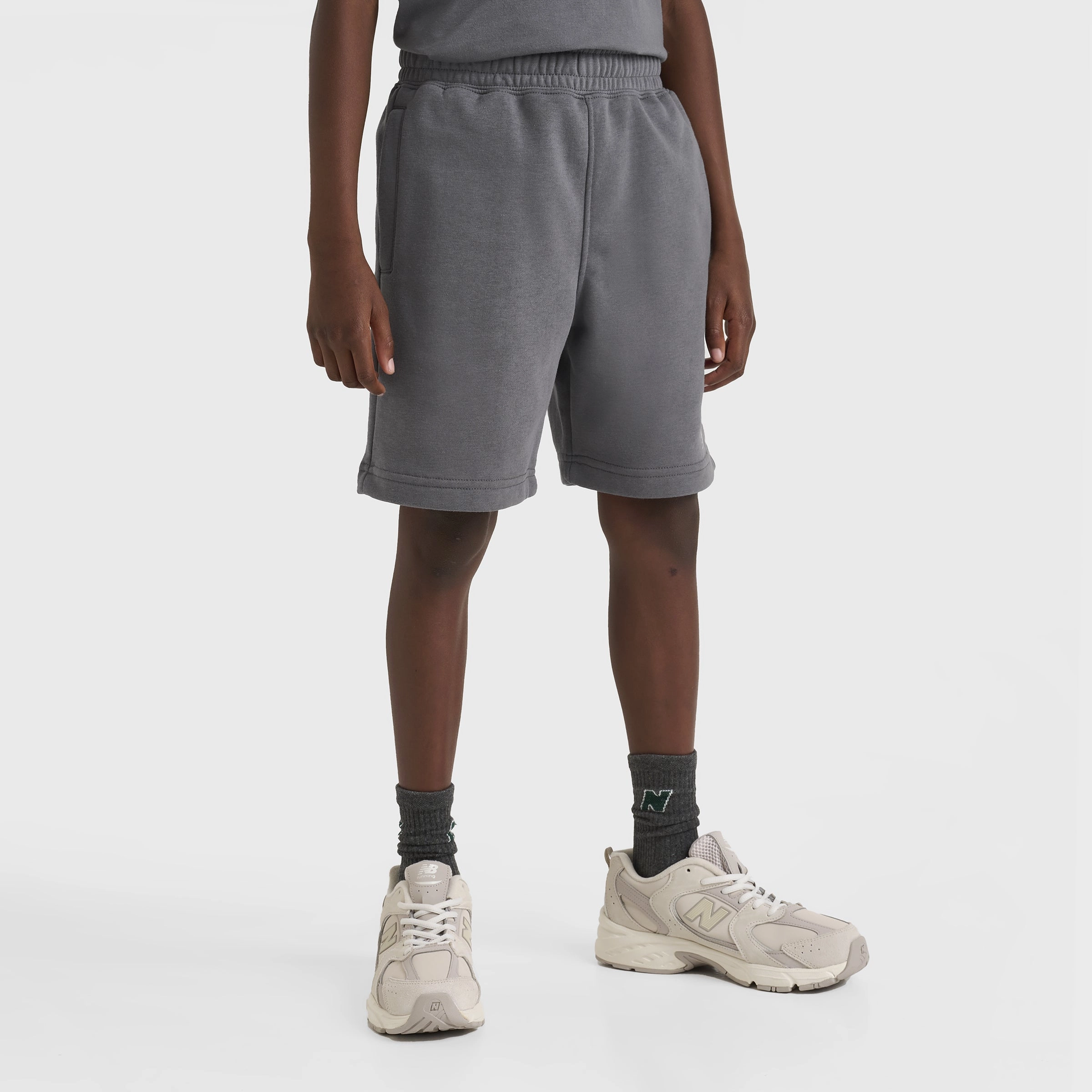 New Balance Junior Boys' Small Logo Shorts / Castle Rock