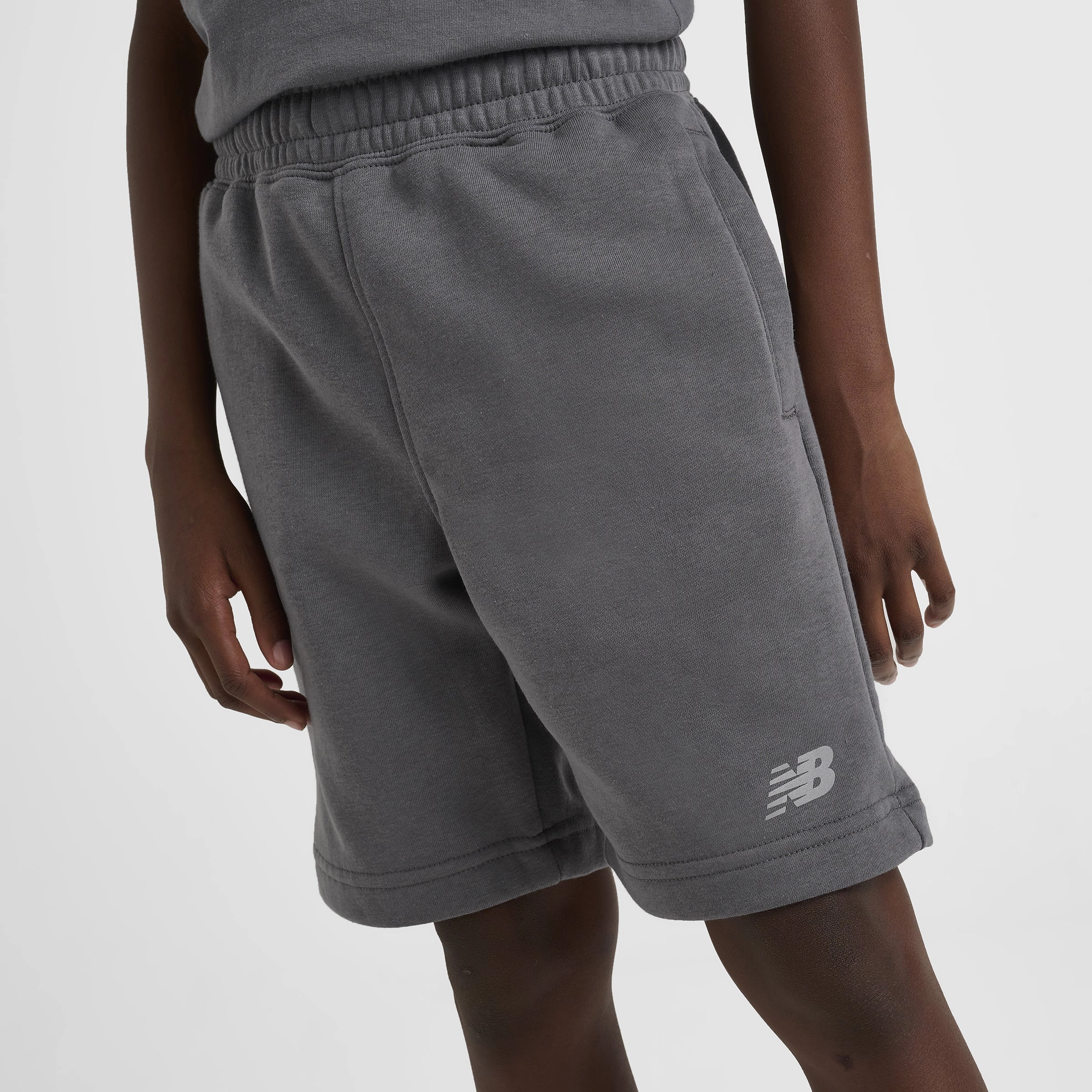 New Balance Junior Boys' Small Logo Shorts / Castle Rock